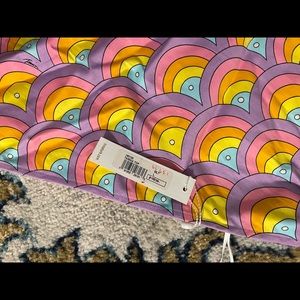 Cute triangle top! Totally mod and perfect for summer!